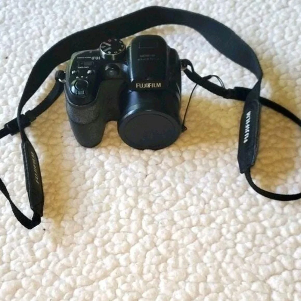 Fujifilm Finepix S1500 MP‎ 12X Image Camera, Strap & Lens Cover